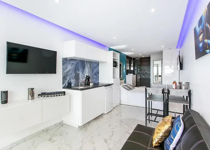 Appartement Le Wallis Studio Terrasse Coursive Vue Mer Port Nature Village Naturiste