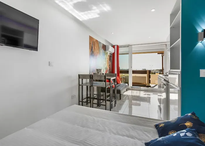 Le Wallis Studio Terrasse Coursive Vue Mer Port Nature Village Naturiste Appartement *